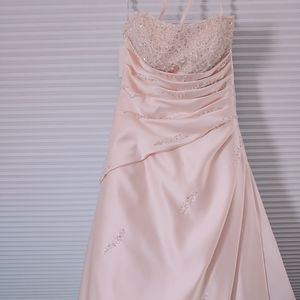 Size 6 Wedding dress never worn